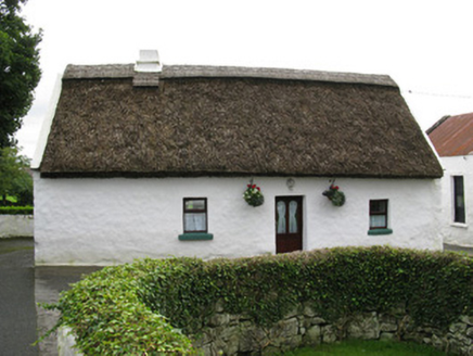 Bóthar Áth Cinn [Headford Road],  BALLINFOILE, Baile an Phoill [Ballinfoile],  Co. GALWAY