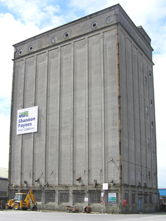 Rank Silo at Shannon Mills, Dock Road, Dock Ward, Limerick - Buildings ...